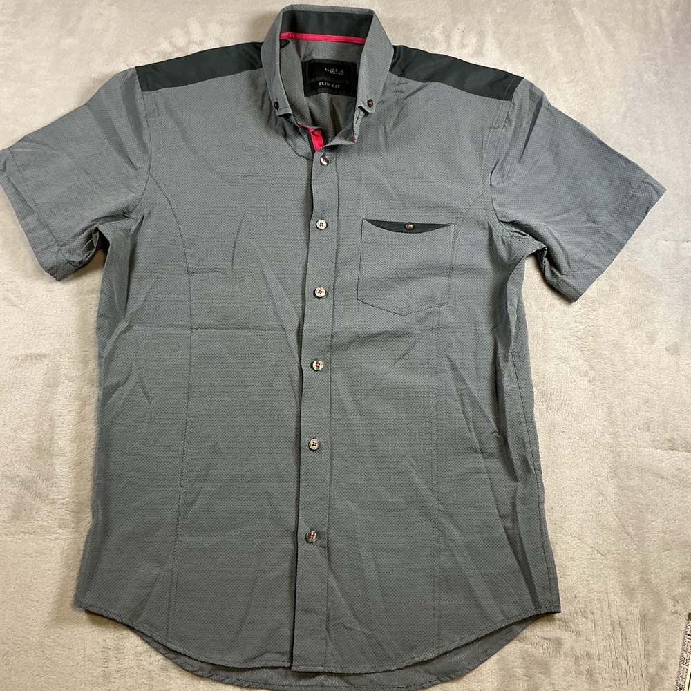Eight X Premium Men’s Grey/ Pink Button Down Short Sleeve Medium.